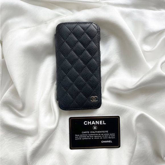 CHANEL Accessories - CHANEL CC Caviar Matelassé Card Holder iPhone Case w/Authentication Card